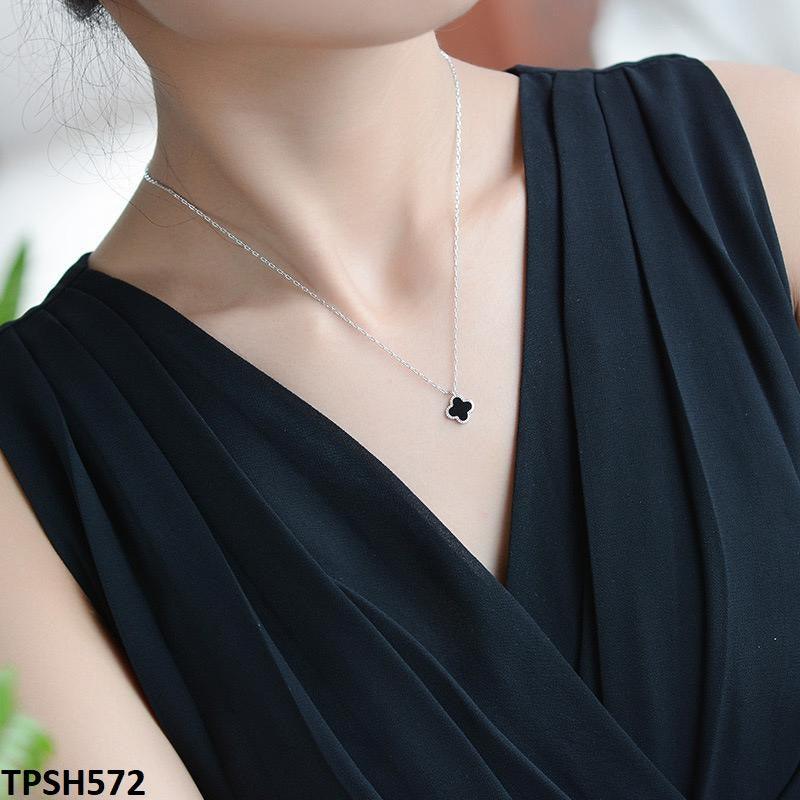 Black Clover Pendant Set