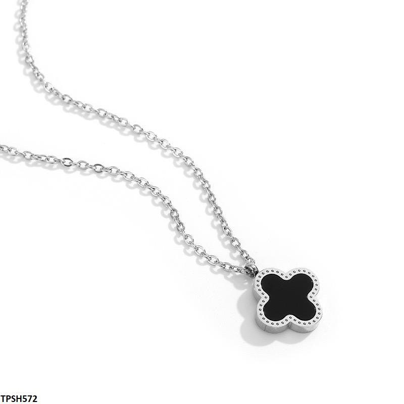 Black Clover Pendant Set