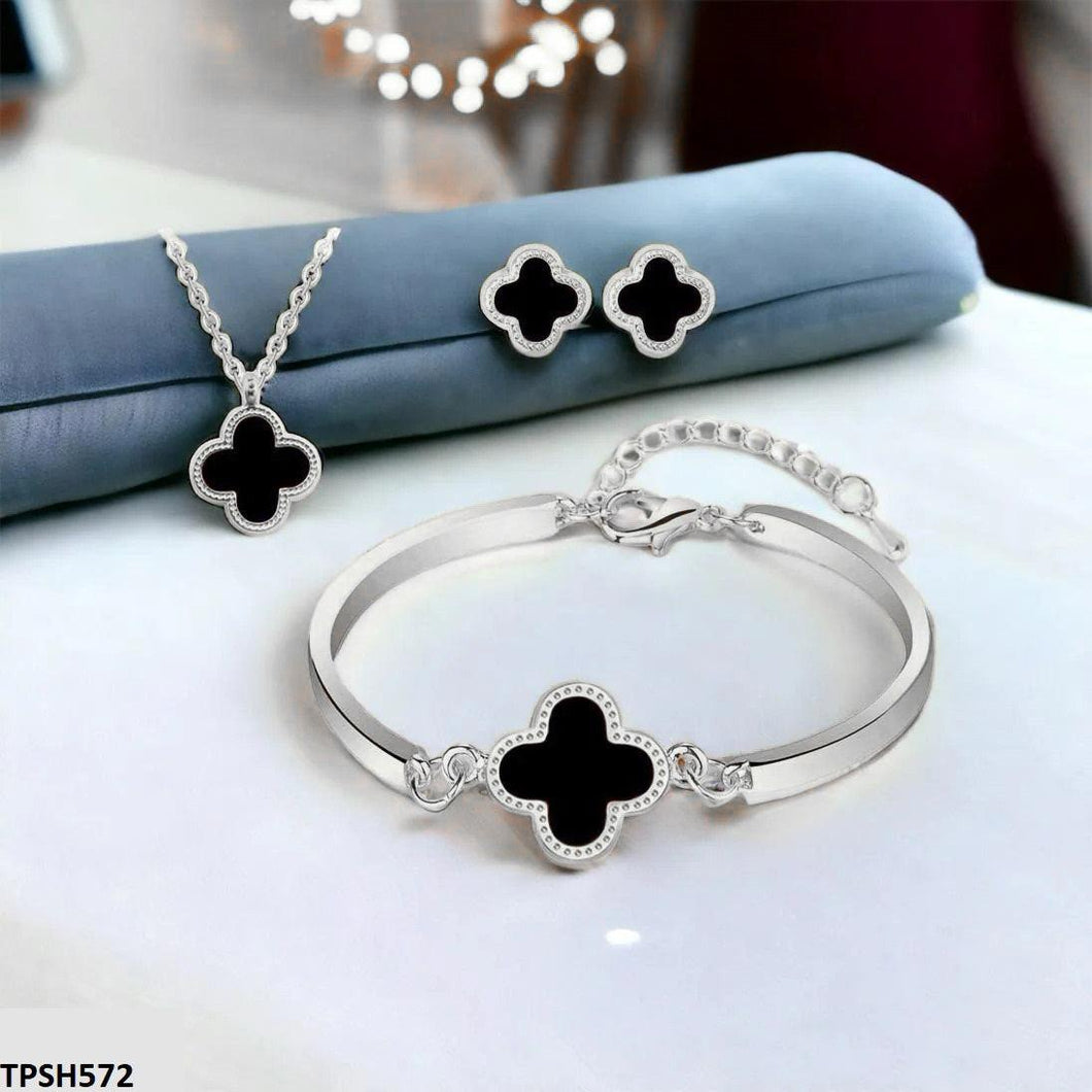 Black Clover Pendant Set
