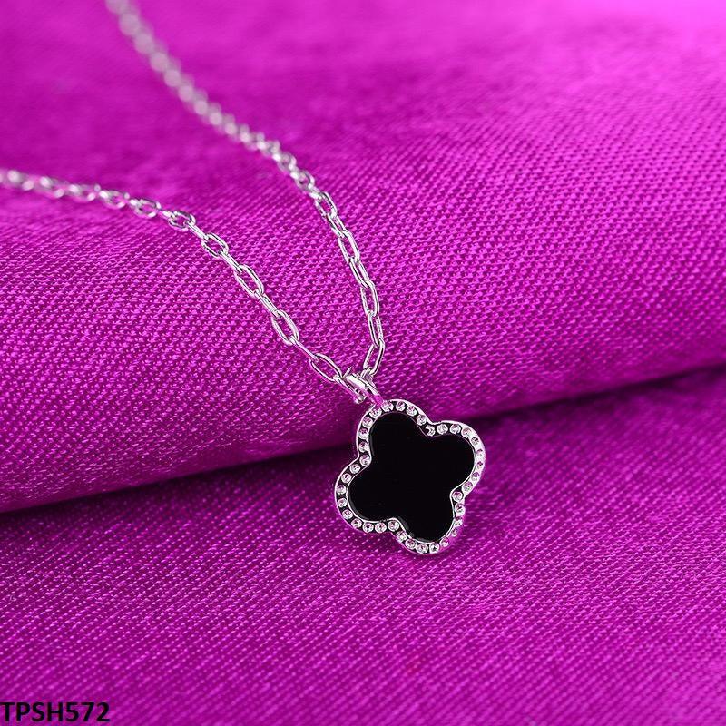 Black Clover Pendant Set